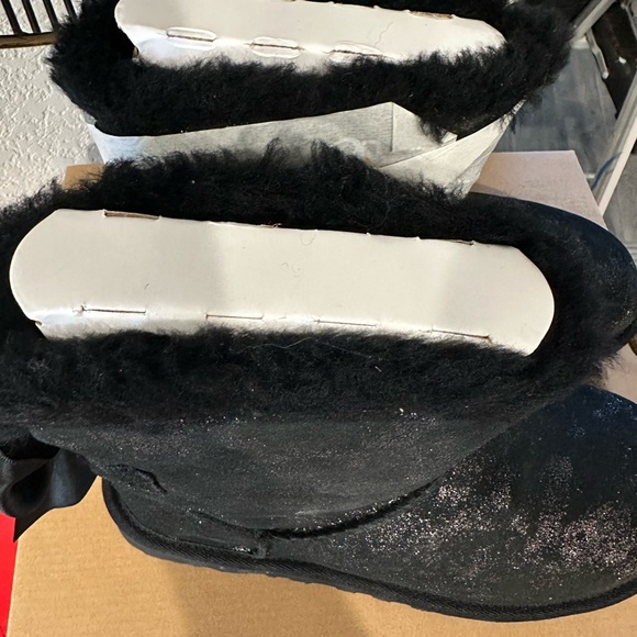 UGG Mini Bailey Bow Glimmer Faux Fur Lined Boot BNIB - Picture 4 of 8